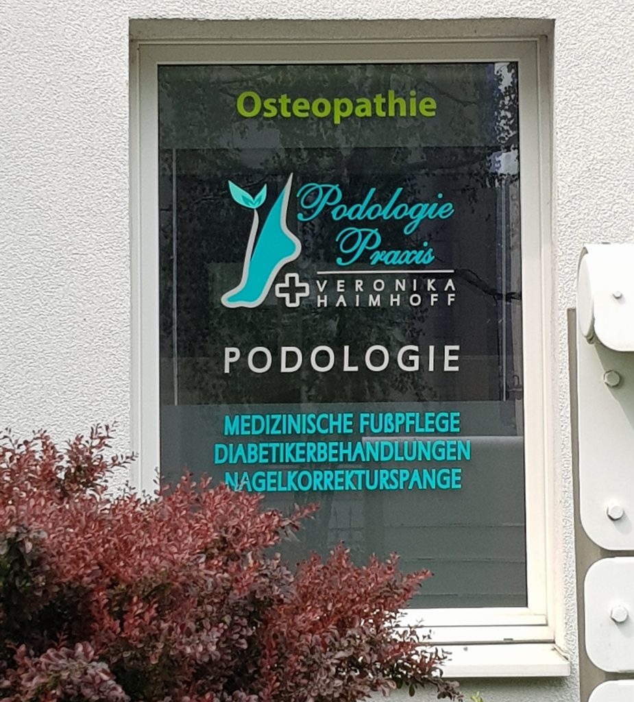 Podologie / Praxis Logo Gestaltung / Praxisfenster Design
